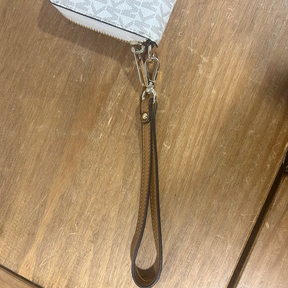 MICHAEL KORS White Tan Full Zipper Wallet Stylish Leather - Picture 2 of 8